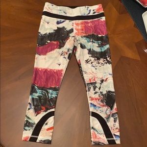 Lululemon cropped Workout leggings. Size 4.